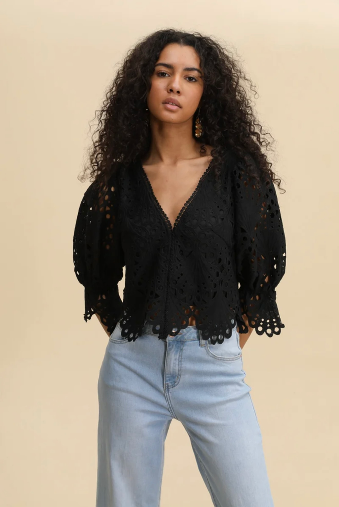 Top Court en Broderie Anglaise 